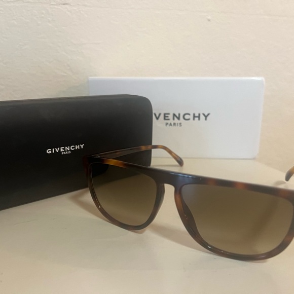 Givenchy Brown Sunglasses excellent condition - Picture 2 of 6